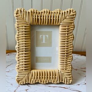 TWO’S COMPANY WICKER WEAVE PHOTO FRAME | 4 x 6 | NEW